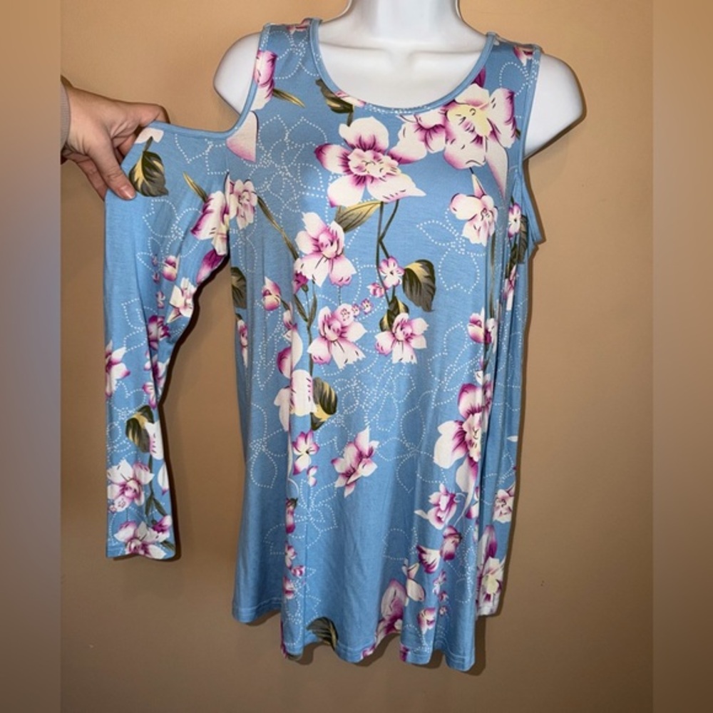 NWT PrinStory Light Blue Floral Cold Shoulder Top